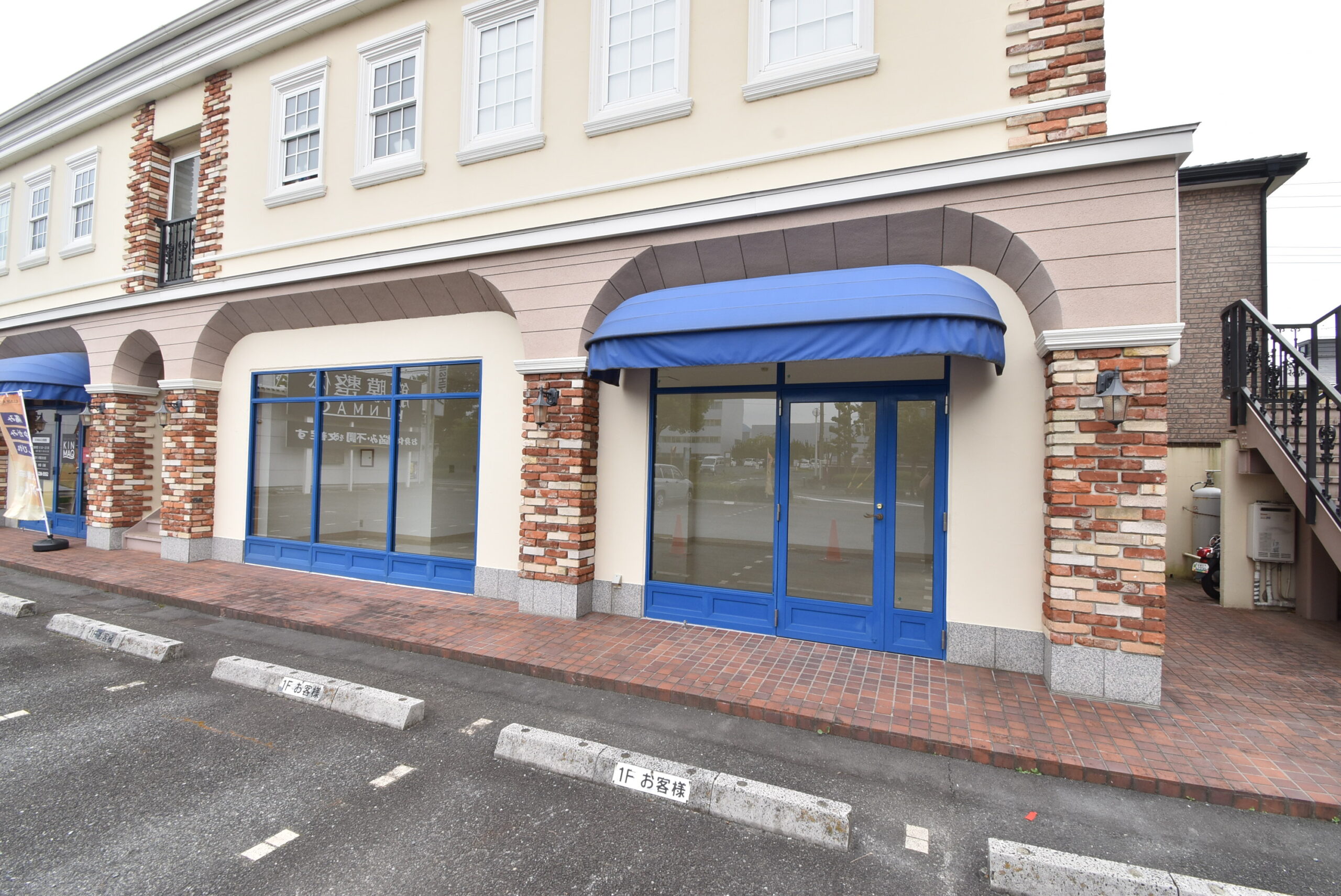 ラ・ベル・エキップ　１階C号室